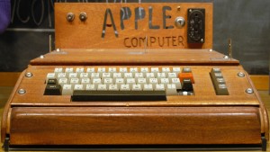Çöpteki 200 Bin Dolarlık Apple 1 ‘in sahibi kadın aranıyor!