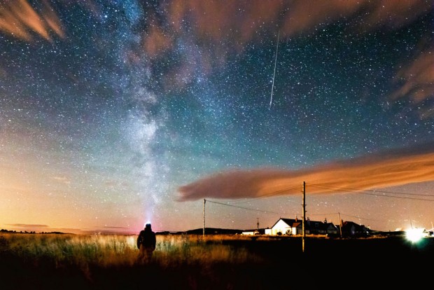 Astronomer Peter Greig captured an incredible shot in Bamburgh, Northumberland, on Monday night.