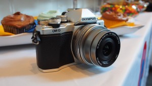Yeni Olympus E-M10 II: Küçük ama Özellik Dolu!