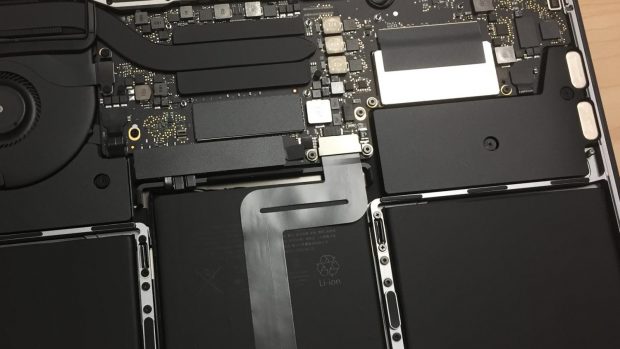 Aşırı Isınma Riskli MacBook Pro 2015'lere Uçuş Yasağı Geldi