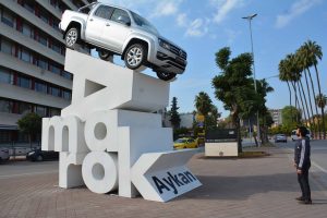 Adana’da Amarok Heykeli, Yeni Amarok’a İlginç Tanıtım!