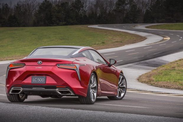 Lexus LC 500, Yılın Üretim Otomobili Tasarımı Ödülünü Aldı