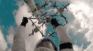 Dünyanın ilk Drone Atlayışı Gerçekleştirildi, Drone JUMP Videosu!