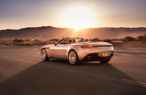 Aston Martin DB11 VOLANTE 2018, 4 Litrelik 510PS V8 Motor ile Dikkat Çekici