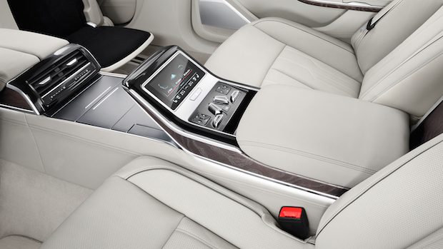 Yeni Audi A8’in Dokunmatik Kumandasını Gördünüz mü?