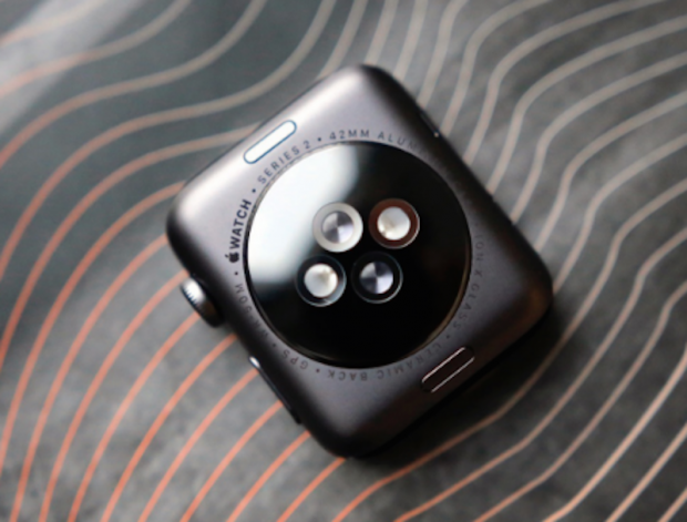 Bataryası Şişmiş Apple Watch 2 Sahiplerine Ücretsiz Pil Değiştirme Hakkı