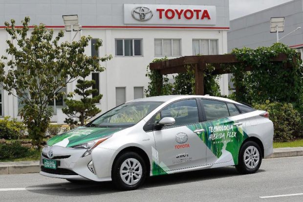 Toyota'nın Yeni Hibrit Aracı Şeker Kamışından Üretilen Yakıt Kullanıyor