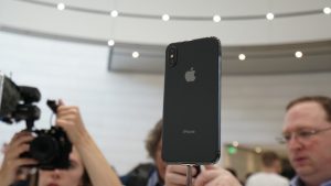Ucuz iPhone Gecikebilir, Ne Kadar Bekleyeceğiz?
