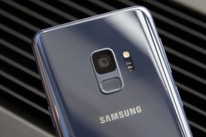 Samsung Galaxy S10 SM-G970U, Snapdragon 855 ve 6GB RAM