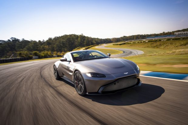 Renkli Aston Martin VANTAGE, Gümüş, Kırmızı, Lime Yeşili ve China Gri