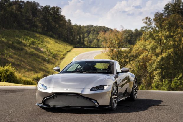 Renkli Aston Martin VANTAGE, Gümüş, Kırmızı, Lime Yeşili ve China Gri