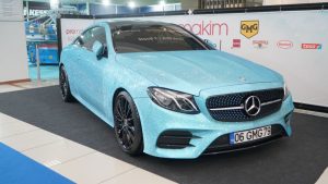 Dünyada bir ilk: 1 milyon swarovski taş kaplı otomobil