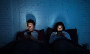 iPhone’nun Gece Modu Yarardan Çok Zararlı mı? Dikkat Çeken Araştırma!