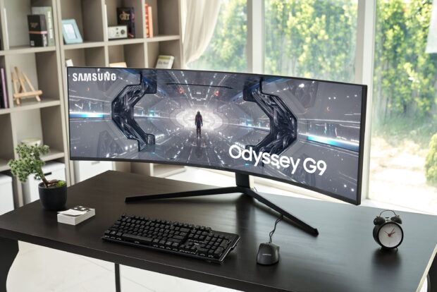 Samsung, kavisli Odyssey oyun monitörleri SSD Disk Hediyeli!