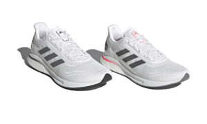 adidas, yeni koşu ayakkabısı Supernova’yı tanıttı