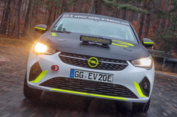 Yeni yarış otomobili Opel Corsa Rally4, 2021 sezonu için yarışa hazır.