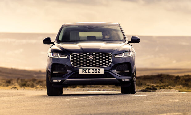 Yeni Jaguar F-PACE