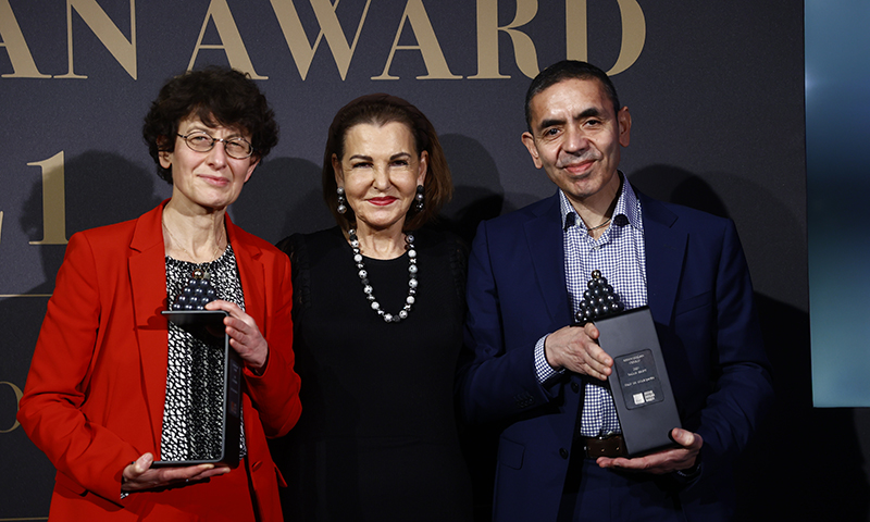 25. Aydın Doğan Ödülü Dr. Özlem Türeci ve Prof. Dr. Uğur Şahin&#39;e takdim edildi