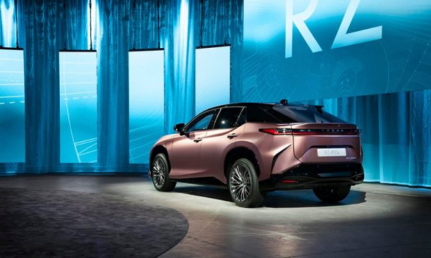 Lexus’un Kelebek Direksiyonlu Yeni Elektriklisi RZ 450e Ortaya Çıktı!