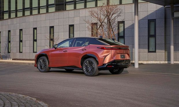 Lexus’un Kelebek Direksiyonlu Yeni Elektriklisi RZ 450e Ortaya Çıktı!