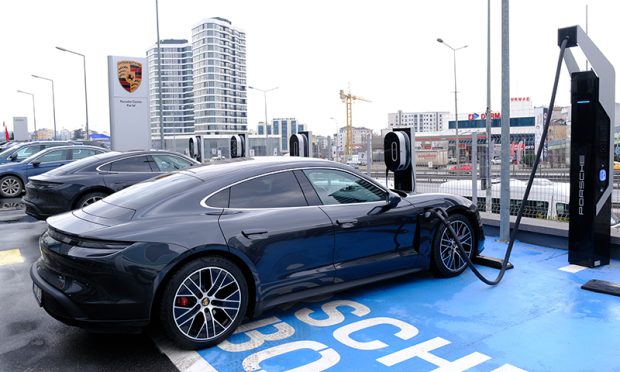 Porsche Türkiye’nin ilk batarya onarım merkezini açtı