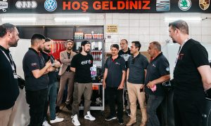 Doğukan Manço, ELF motor yağları ile sanayide ustalarla buluştu