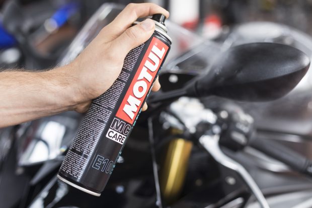 Motul, motosiklet, sürücü ve ekipman bakımı için geliştirdiği Mc Care serisi