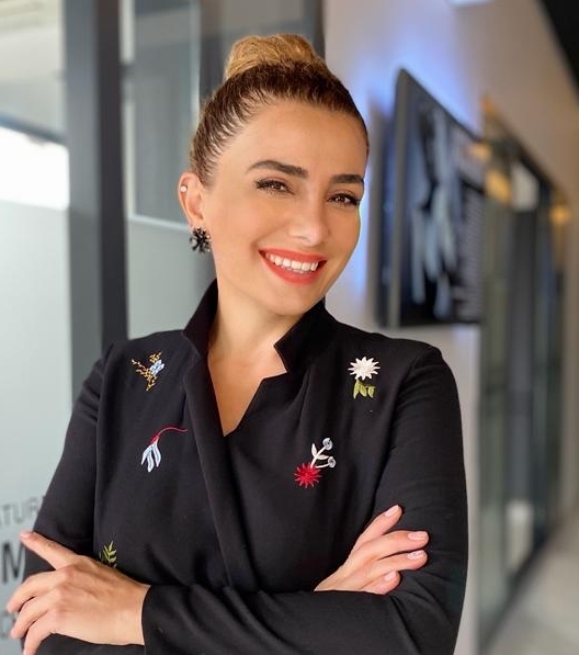Endodonti Uzmanı Dr. Dt. Seda Arslan Hollywood gülüşü