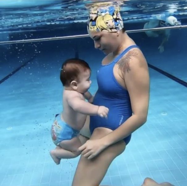 Bebeklerde gelişimi desteklemek için yüzme Nazlı Denge