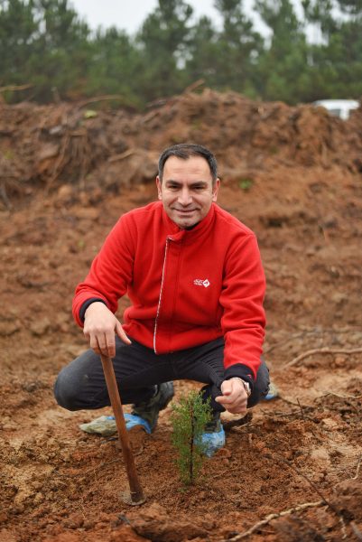 Aras Kargo Genel Müdürü Utku Ayyarkın ile Ege Orman Vakfı Genel Müdürü Perihan Öztürk