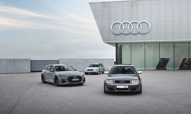 Models from left to right (static photo):<br />
Audi RS 6 Avant performance, colour: Nardo Grey<br />
Audi S6 Plus Avant<br />
Audi RS 6 Avant, 1st generation