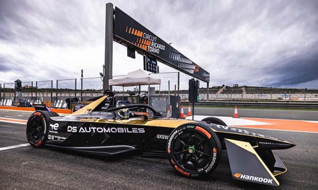 25 VERGNE Jean-Eric (fra), DS Penske Formula E Team, Spark-DS, DS E-Tense FE23, action pitlane during the ABB FIA Formula E Valencia Testing 2022 on the Circuit Ricardo Tormo from December 13 to 16, 2022 in Cheste, Spain - Photo Germain Hazard / DPPI