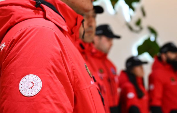 Cumhurbaşkanlığı himayelerinde, Sanayi ve Teknoloji Bakanlığı uhdesinde, TÜBİTAK MAM KARE koordinasyonunda gerçekleştirilen Üçüncü Arktik Bilimsel Araştırma Seferi ekibi yola çıktı. ( Oğuz Yeter - Anadolu Ajansı )
