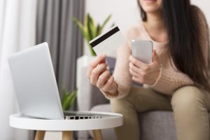 İNDİRİMLİ ALIŞVERİŞ SEZONUNDA KİŞİSEL VERİLERİMİZ GÜVENDE Mİ?