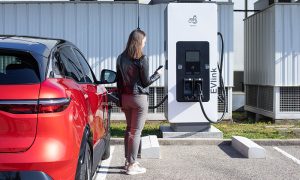 Schneider Electric, EVlink Pro DC 180 kW Hızlı Elektrikli Araç Şarj İstasyonu ile Net Sıfır Hedefine Katkı Sağlıyor