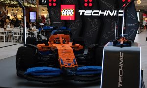 Gerçek boyutlu LEGO® Technic™ McLaren Formula 1™ Yarış Arabası Akasya’da!