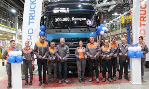 Ford Trucks 300 Bininci Kamyonunu Hattan İndirdi