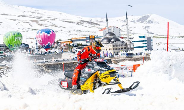 Dünya Kar Motosikleti Şampiyonası, spor ve kış turizmini buluşturdu