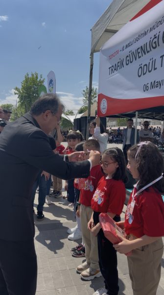 Toyota Otomotiv Sanayi Türkiye düzenlediği Trafik Güvenliği Resim Yarışması’nda en başarılı 20 çocuğu ödüllendirdi