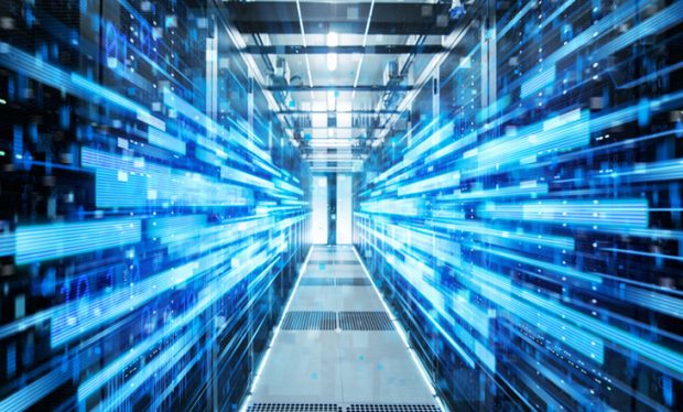 Flash Depolama, Veri Merkezi Operasyonlarını Nasıl Destekler