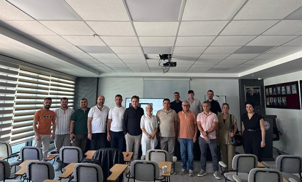 Konya’da optisyenler için dijital dönüşüm semineri düzenlendi