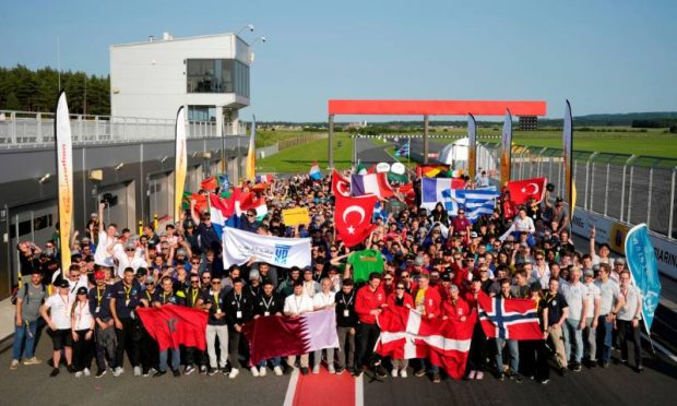 234 Türk Genci Alternatif Enerji Kaynağıyla Çalışan Araçları ile Shell Eco-marathon’a Katıldı