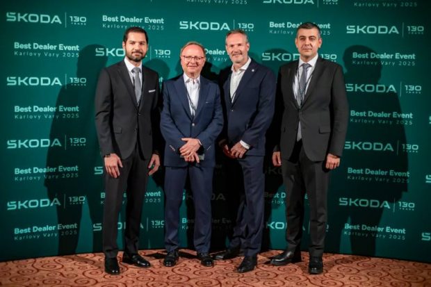 Soldan sağa, Arden Škoda Yetkili Satıcı ve Servis Sahibi Eren Gültepe, Yüce Auto-Škoda Genel Müdürü Zafer Başar, Orta Doğu ve Latin Amerika Satıştan Sorumlu Bölge Direktörü Marek Růžička, Arden Škoda Yetkili Satıcı ve Servis Sahibi Sefa Tekin