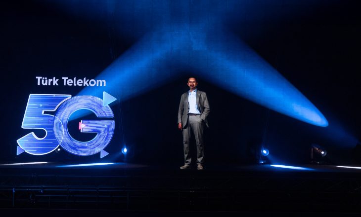 5G hologram ile canlı basın toplantısı