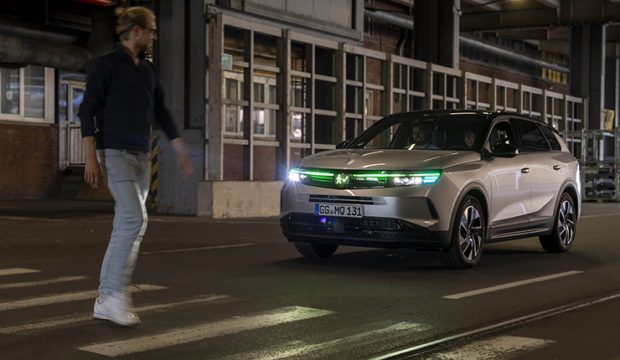 Opel, Otonom Araçlarda Yapay Zeka Destekli Aydınlatma İletişim Sistemini Sergiledi!