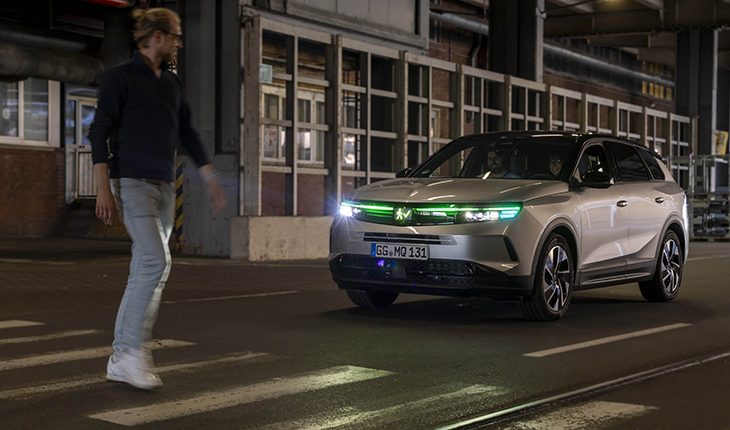 Opel, Otonom Araçlarda Yapay Zeka Destekli Aydınlatma İletişim Sistemini Sergiledi!