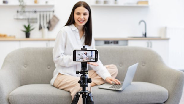 Influencer hesaplarının ele geçirilmesi hem takipçileri hem markaları tehdit ediyor