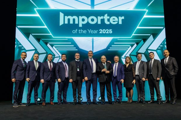 Yüce Auto-Škoda Filo ve Satış Müdürü Cem Özkaya, Yüce Auto-Škoda SSH Müdürü Erhan Bayraktar, Škoda Auto Uluslararası Satışlar Direktörü Jan Prochazka, Yüce Auto Yönetim Kurulu Üyesi Ali Yüce ve Ali Bilaloğlu, Škoda Auto Satış ve Pazarlamadan Sorumlu Yönetim Kurulu Üyesi Martin Jahn, Yüce Auto Yönetim Kurulu Başkanı Ahmet Yüce, Yüce Auto-Škoda Genel Müdürü Zafer Başar, Yüce Auto-Škoda Pazarlama Müdürü Burcu Bozkurt Şafaklıoğlu, Yüce Auto-Škoda Ürün Müdürü İnanç Tekin, Yüce Auto-Škoda Müşteri Deneyimi ve Dijital Dönüşüm Müdürü Aydın Aksoy, Yüce Auto-Škoda Stratejik Planlama ve Mali İşler Müdürü)