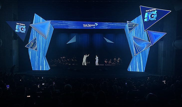 Turk Telekom 5G, Müslüm Baba Sefa 5G’li Hologramik Düeti Geceye Damga Vurdu!