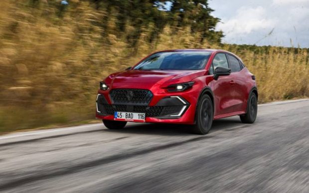 Türkiye’nin Lideri Renault Clio, Şimdi de Türkiye’de Yılın Otomobili